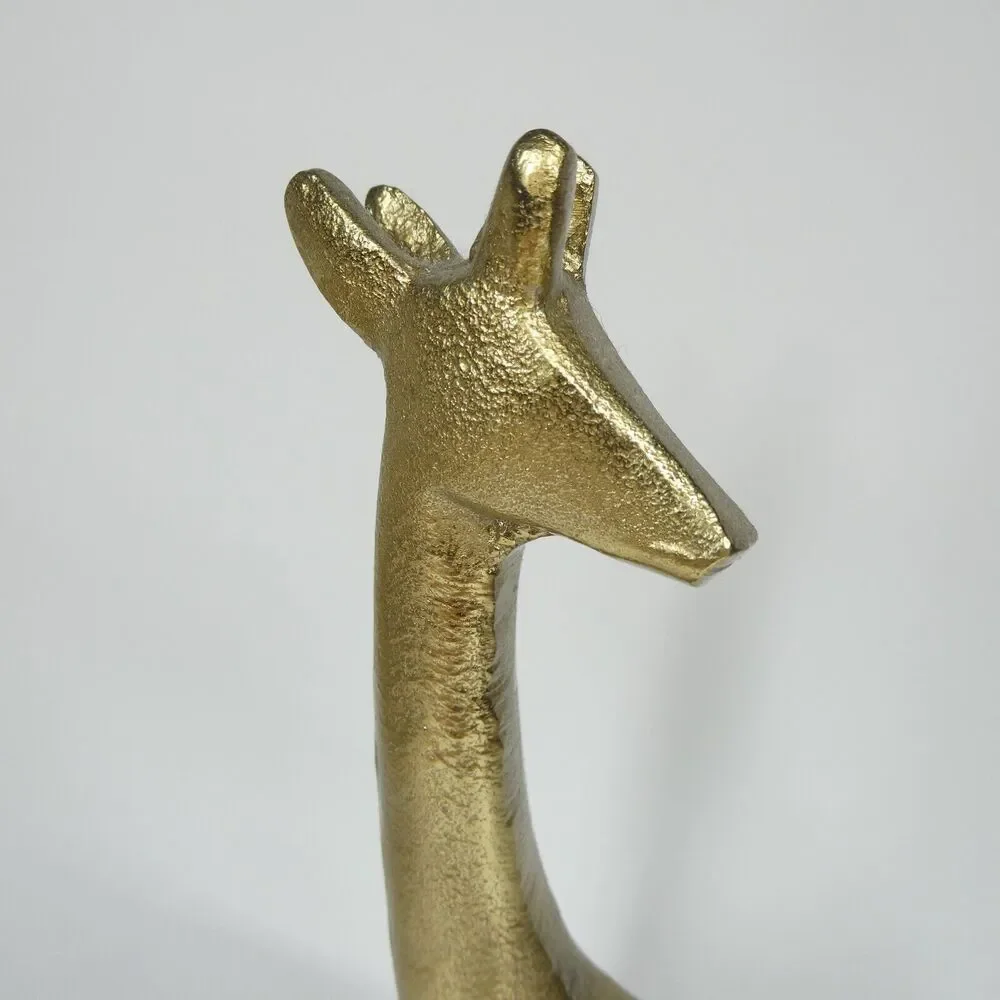 N/A giraffe figurine