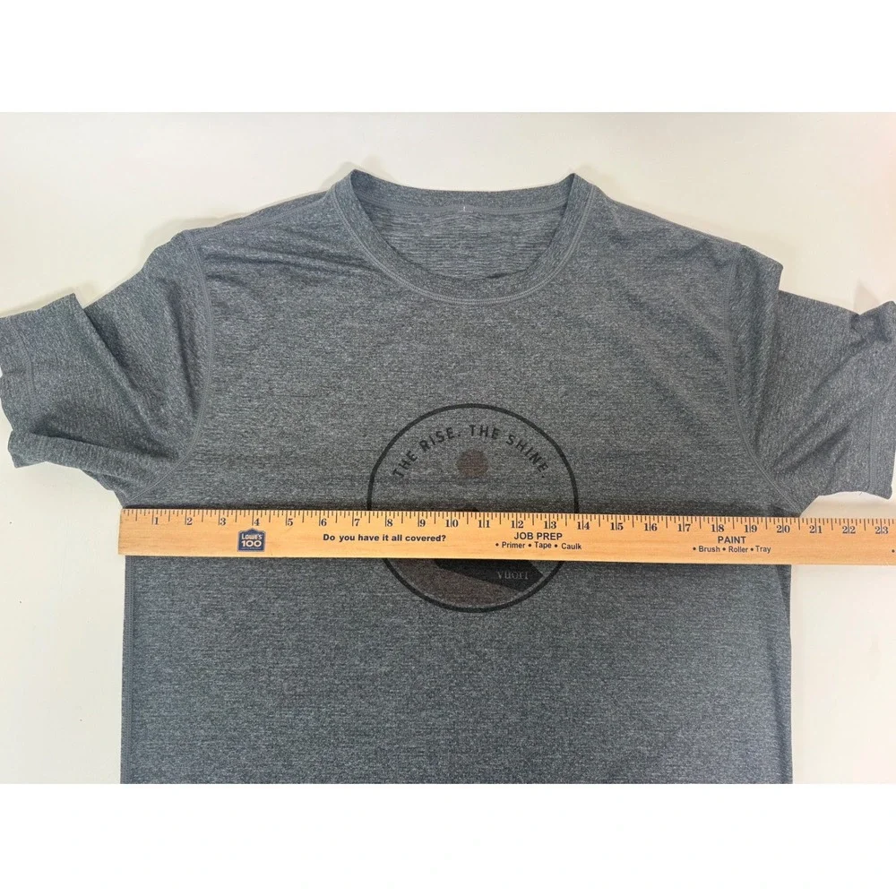 Vuori Tee Men's Medium The Rise The Shine Performance Athletic Graphic Gray