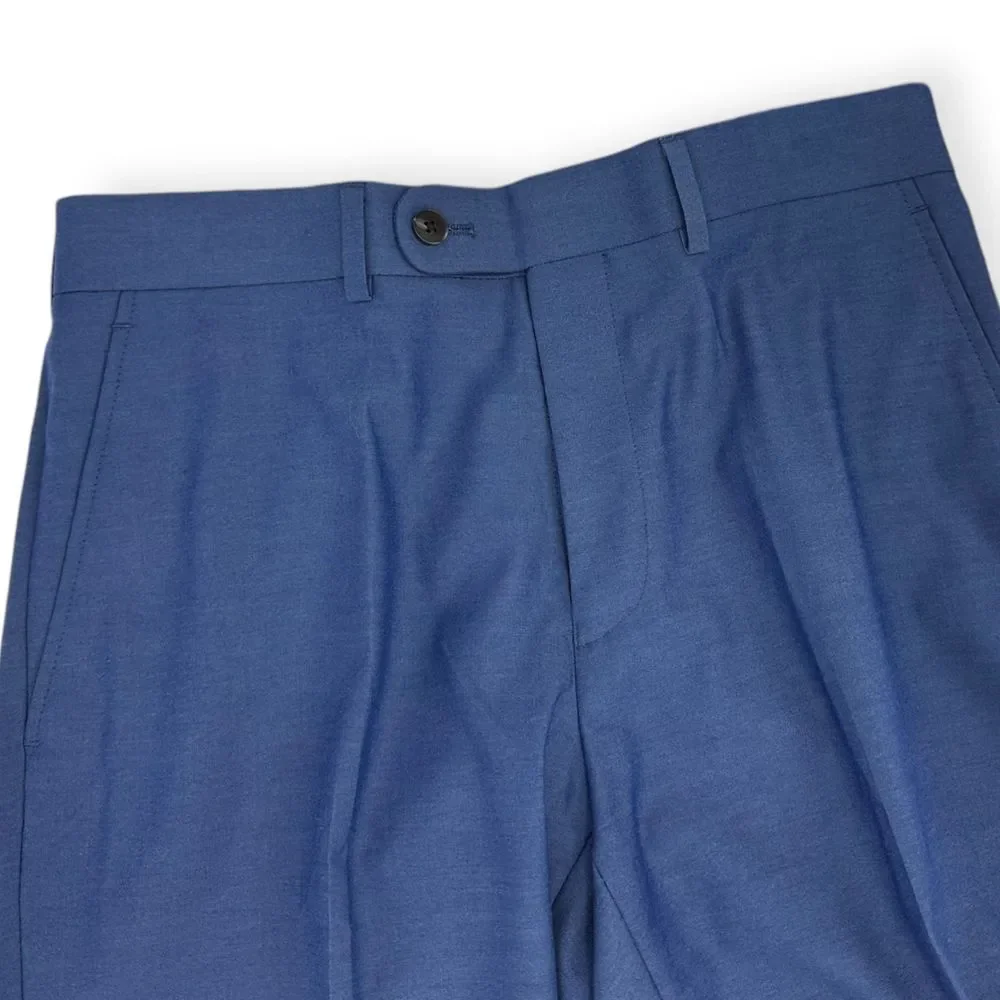 Perry Ellis look sharp