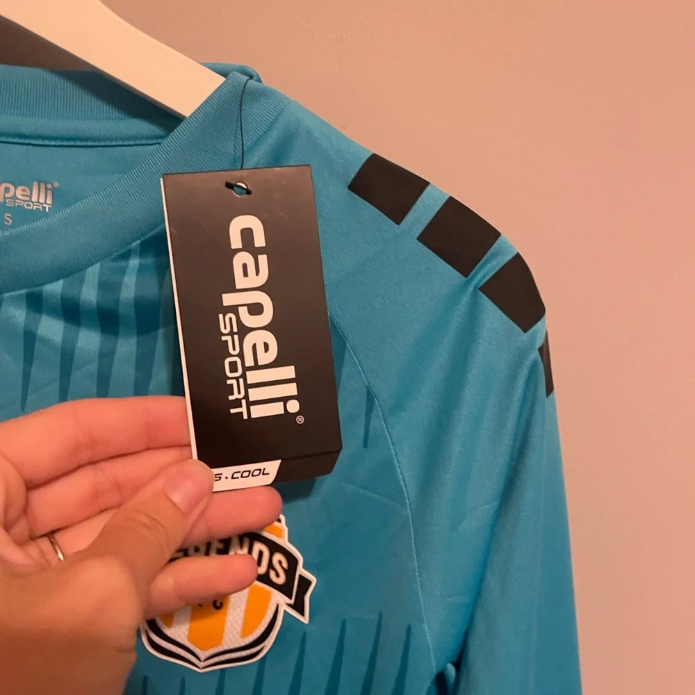 Capelli Sport has padding