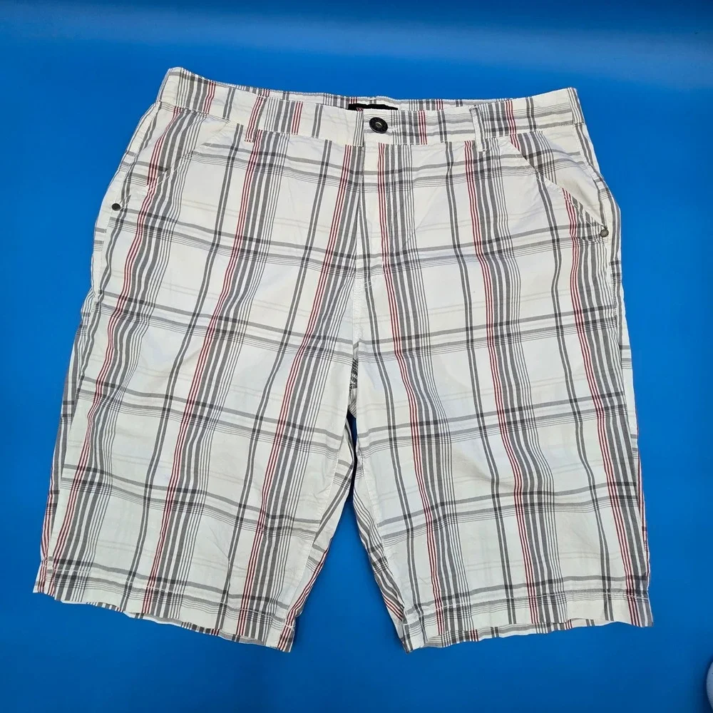 Guess Men's Plaid Flat Front Shorts White Red Grey Size 40‎ 11.5
