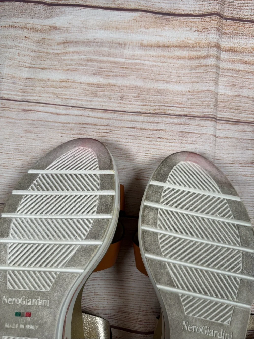 Nero Giardini lightweight wedge