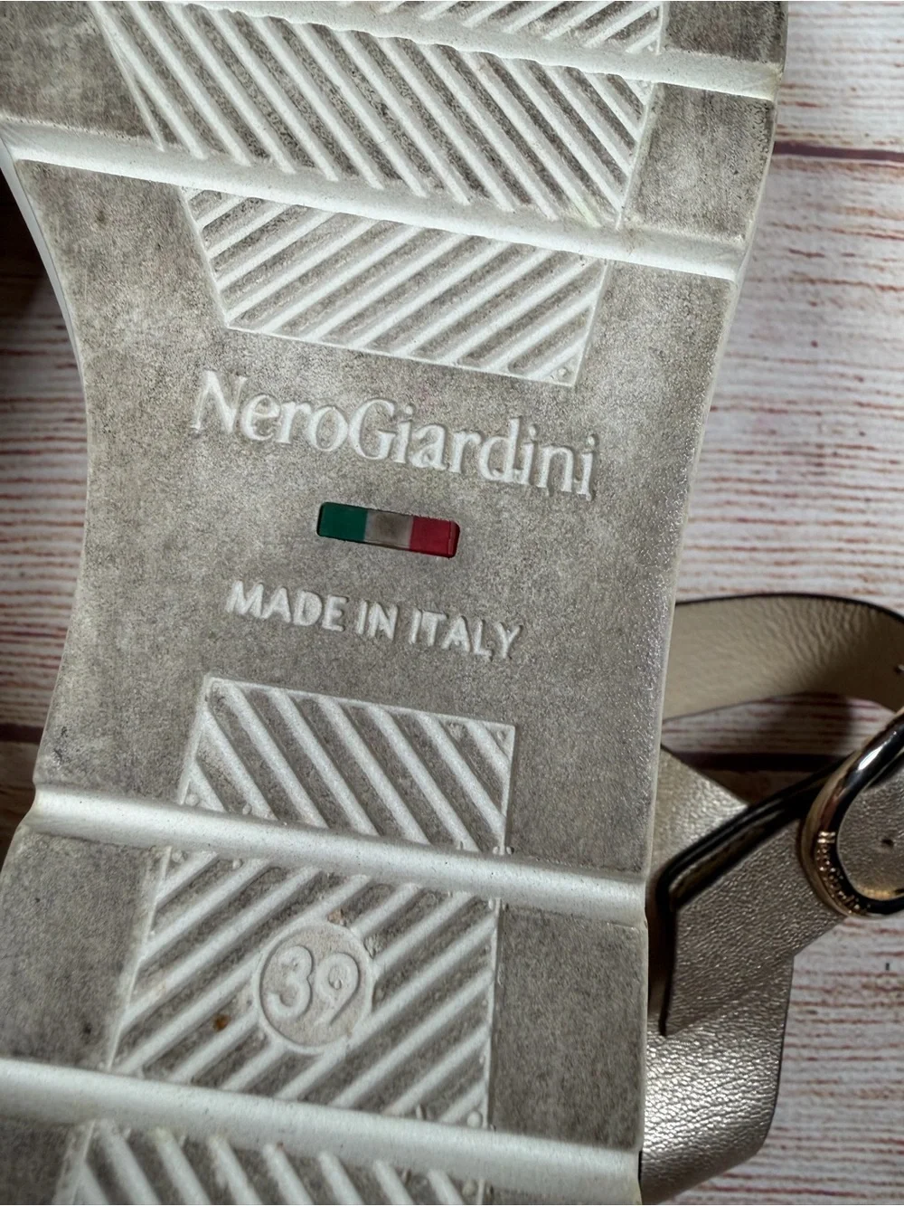 Nero Giardini lightweight wedge