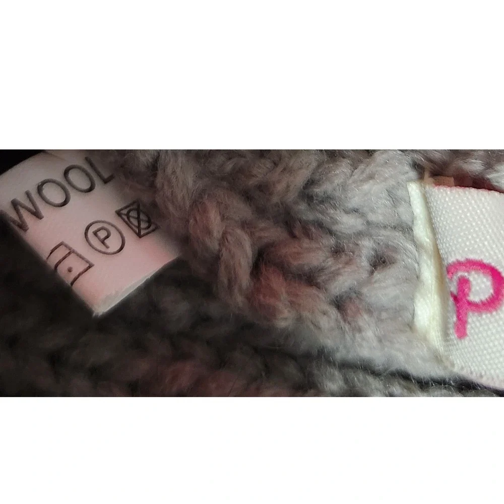 PINK Victoria's‎ Secret 100% WOOL Beanie - REMOVABLE Pom Pom - Grey Thick Knit