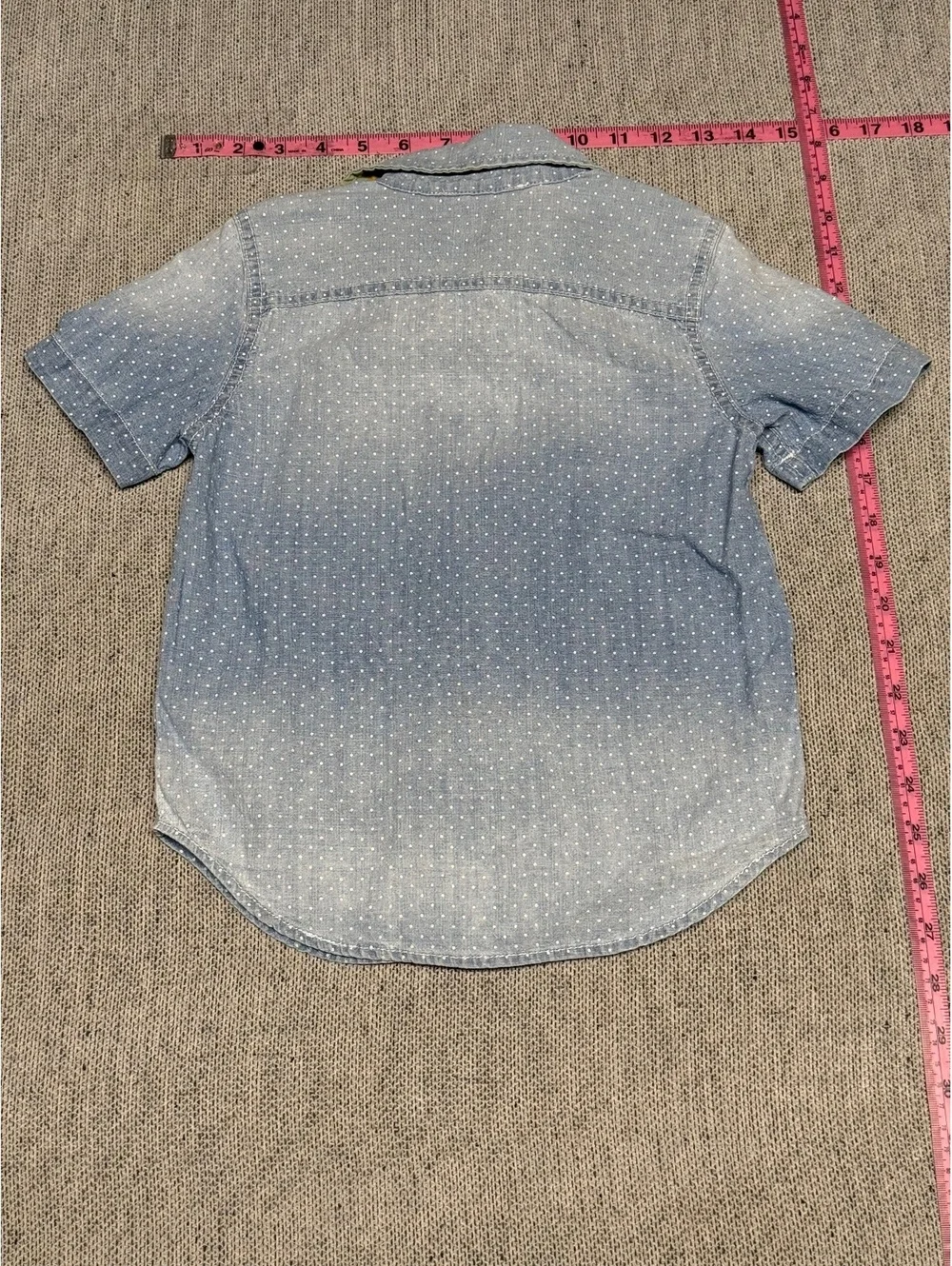 N/A has features lining