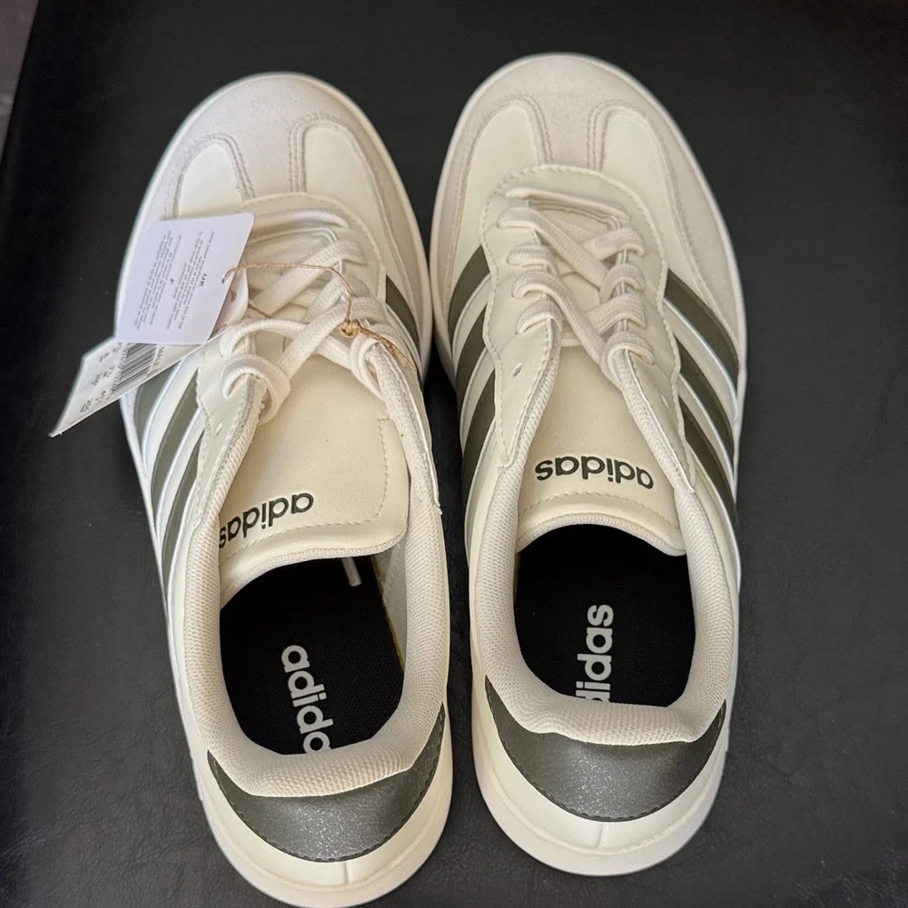 Adidas Men’s Cream &‎ Gray Low-Top Sneakers