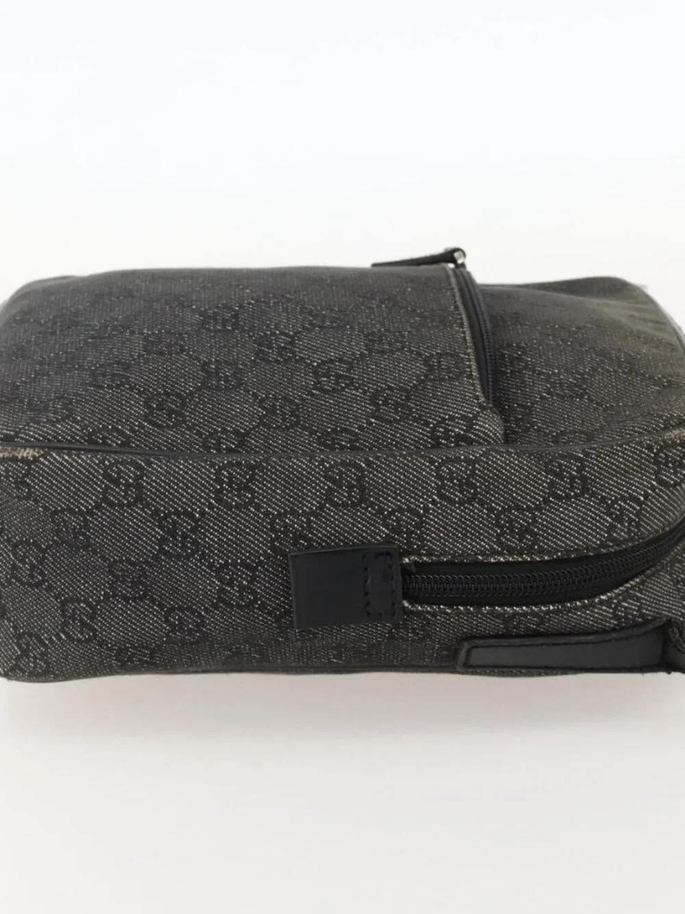 Gucci brand	gucci color	black