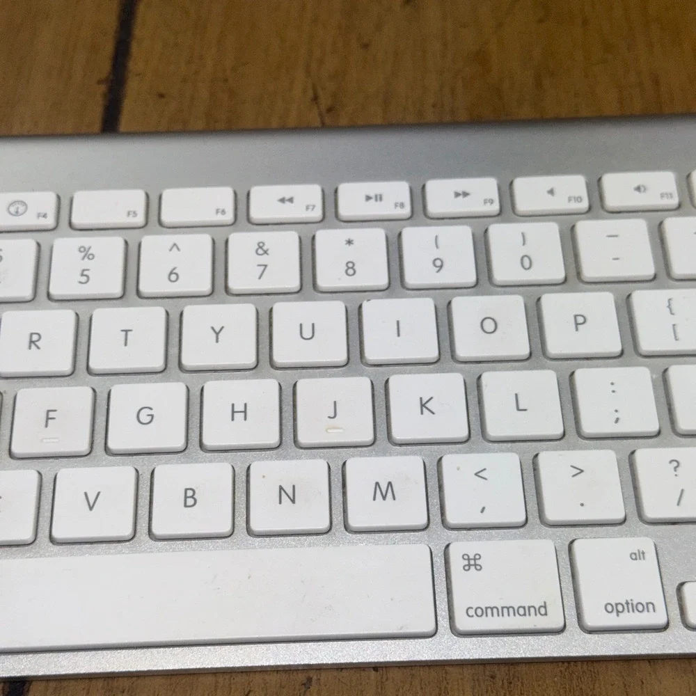 Apple Wireless Keyboard Silver White‎ Bluetooth Model A1314 Mac iPad parts