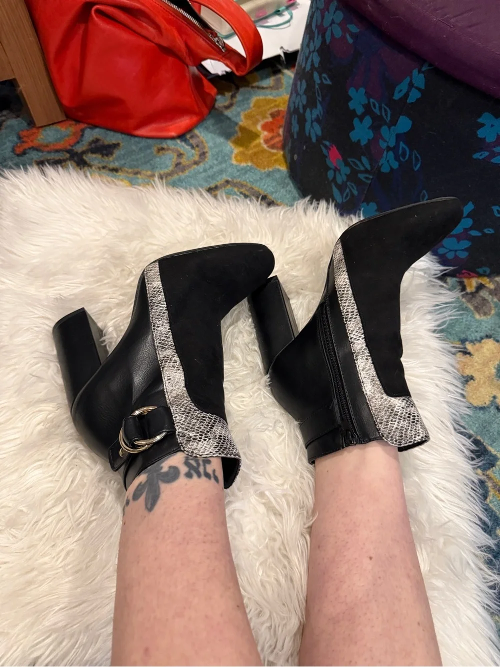 Shoe Dazzle chic black