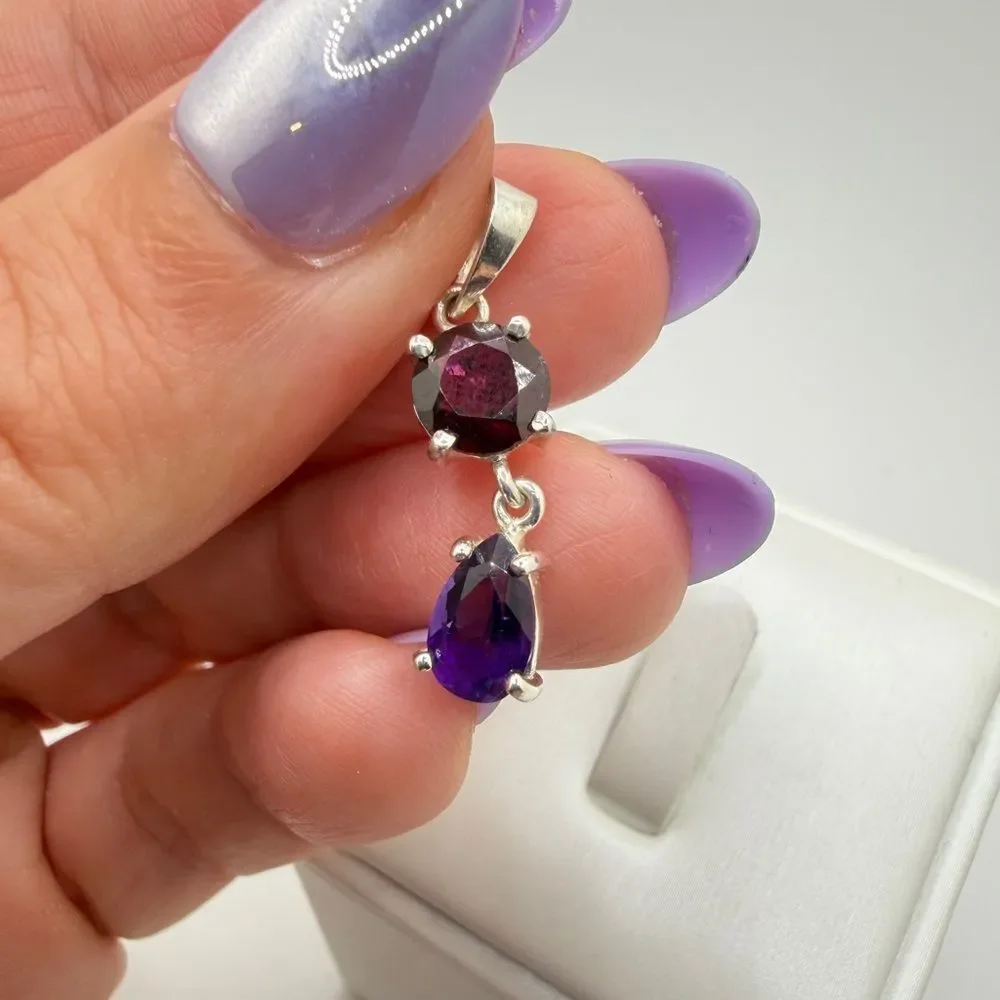 Jenstones LLC had jeweler