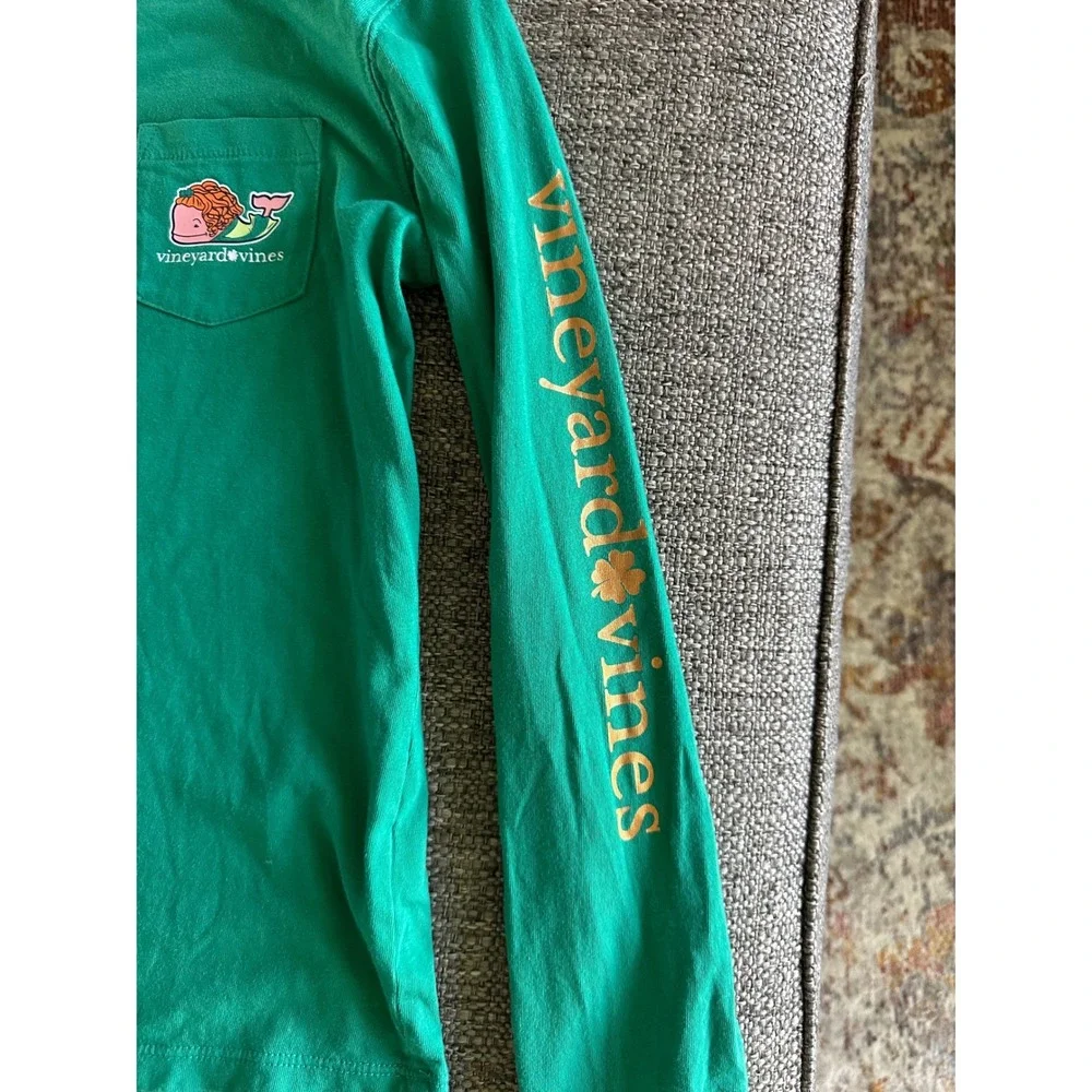 Vineyard Vines st red casual