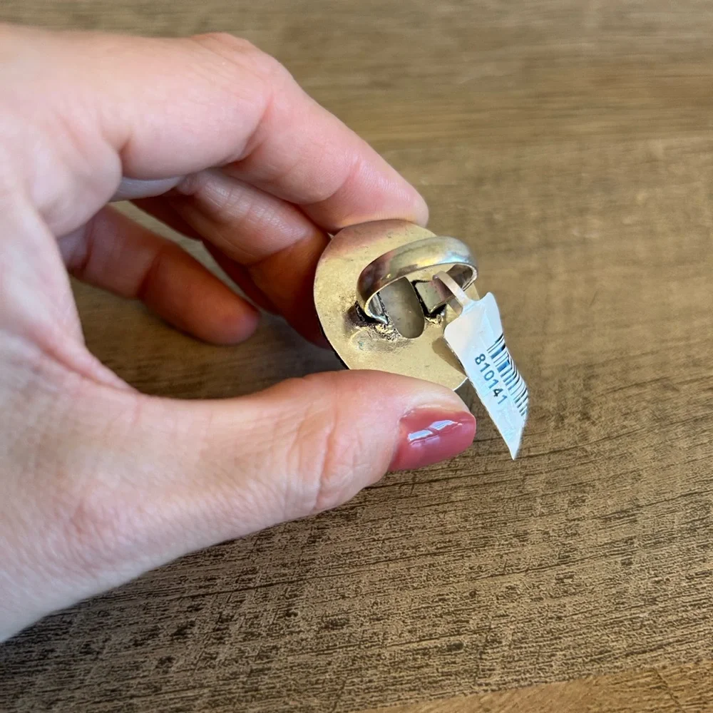 N/A gorgeous ring
