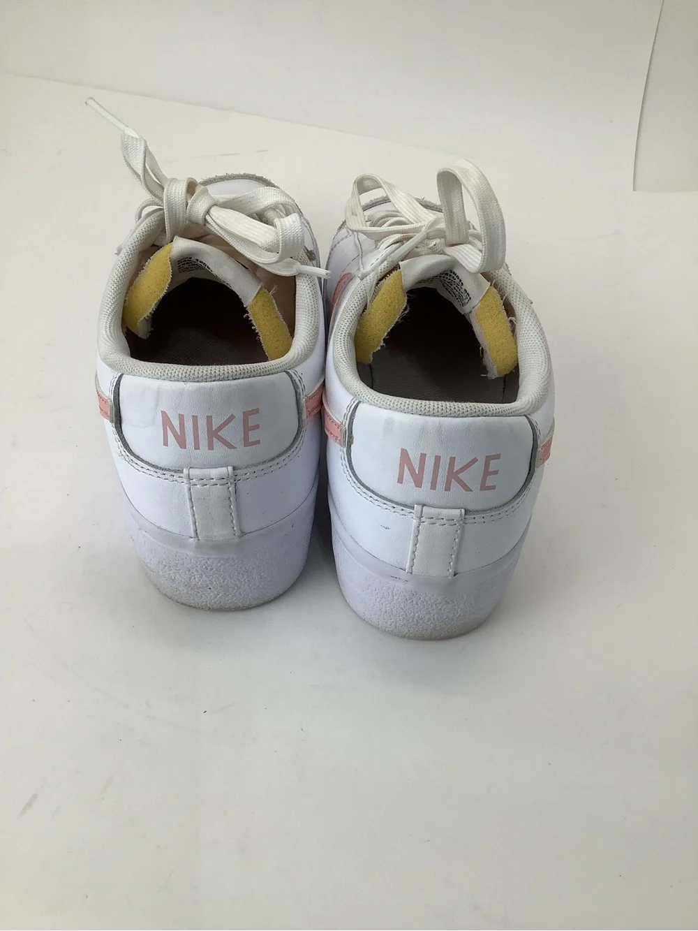 Nike Women's Blazer Low-Top Platform Sneakers with Pink‎ Swoosh size 8.5
