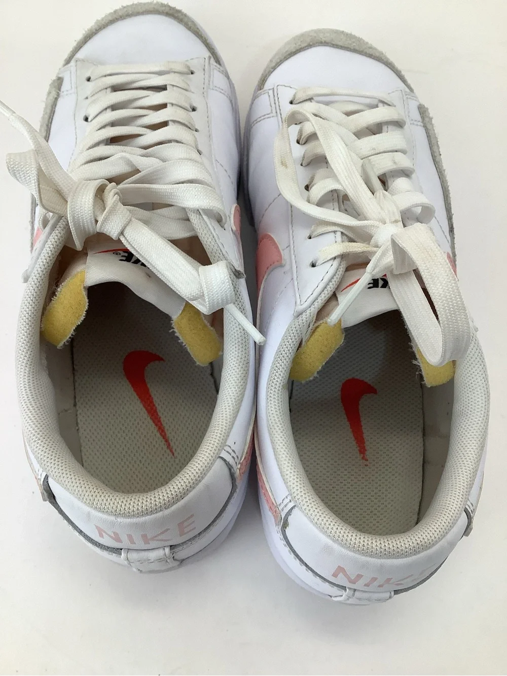 Nike Women's Blazer Low-Top Platform Sneakers with Pink‎ Swoosh size 8.5