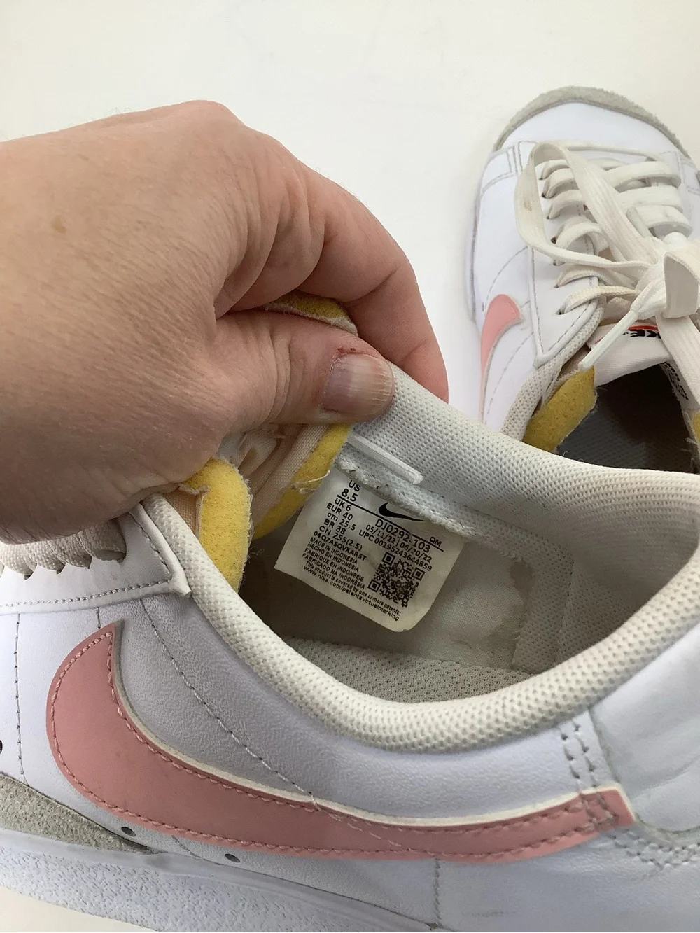Nike Women's Blazer Low-Top Platform Sneakers with Pink‎ Swoosh size 8.5
