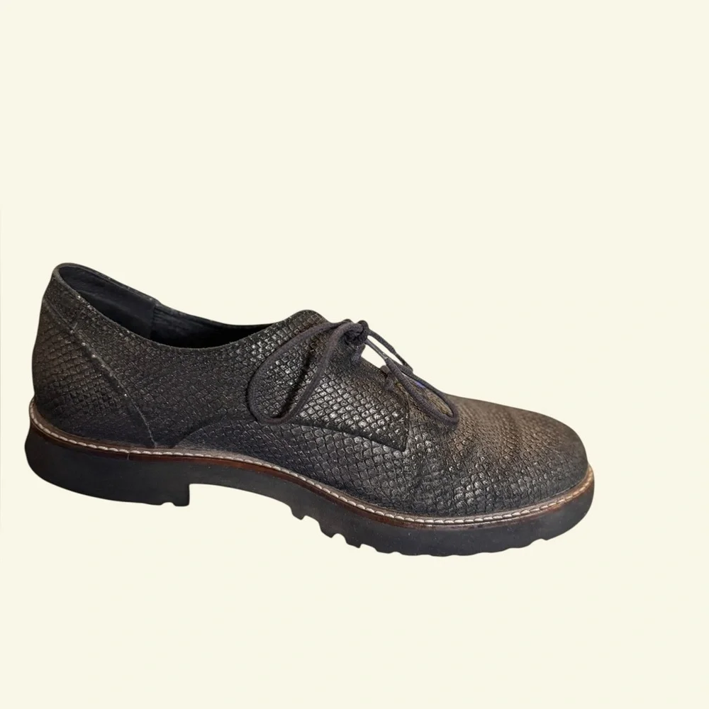 Mephisto Textured Leather Lace-Up Oxford Shoes Size 8