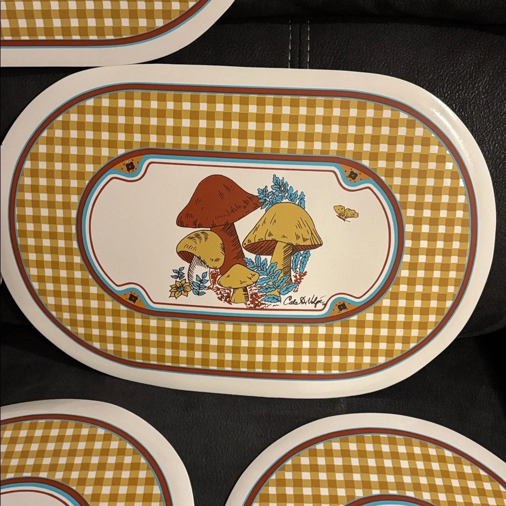 Great Condition Vintage Cala Di Volpe Vinyl Oval Foam Placemats Mushroom Set /6