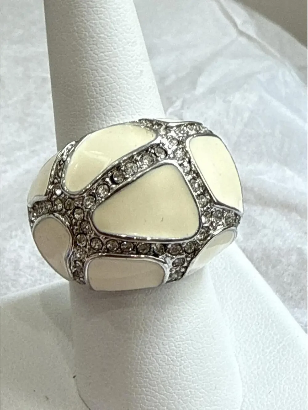 N/A white silver