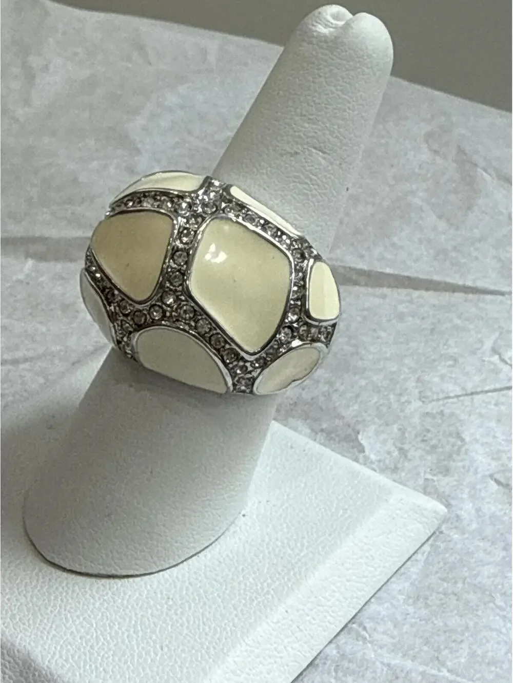 N/A white silver