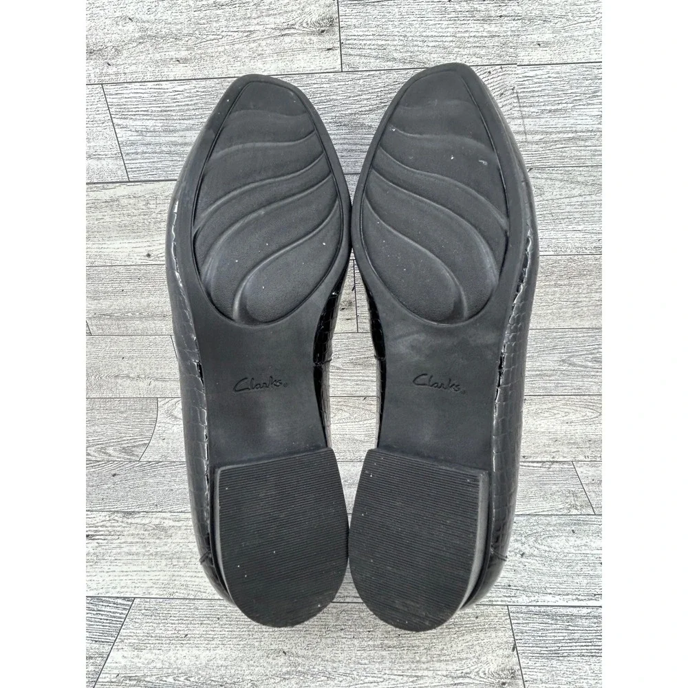 Clarks Artisan‎ Women Black Croc Embossed Patent Leather Buckle Pumps Size 9.5