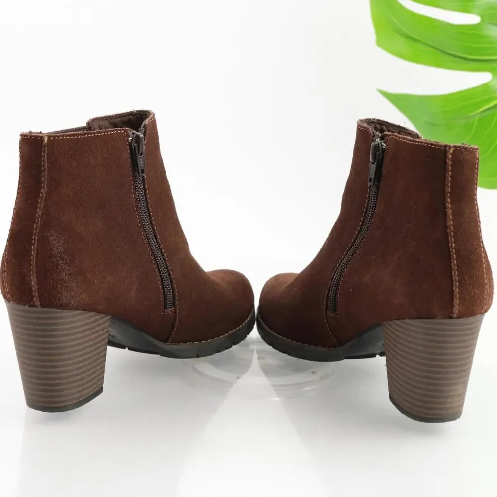 Clarks women pause