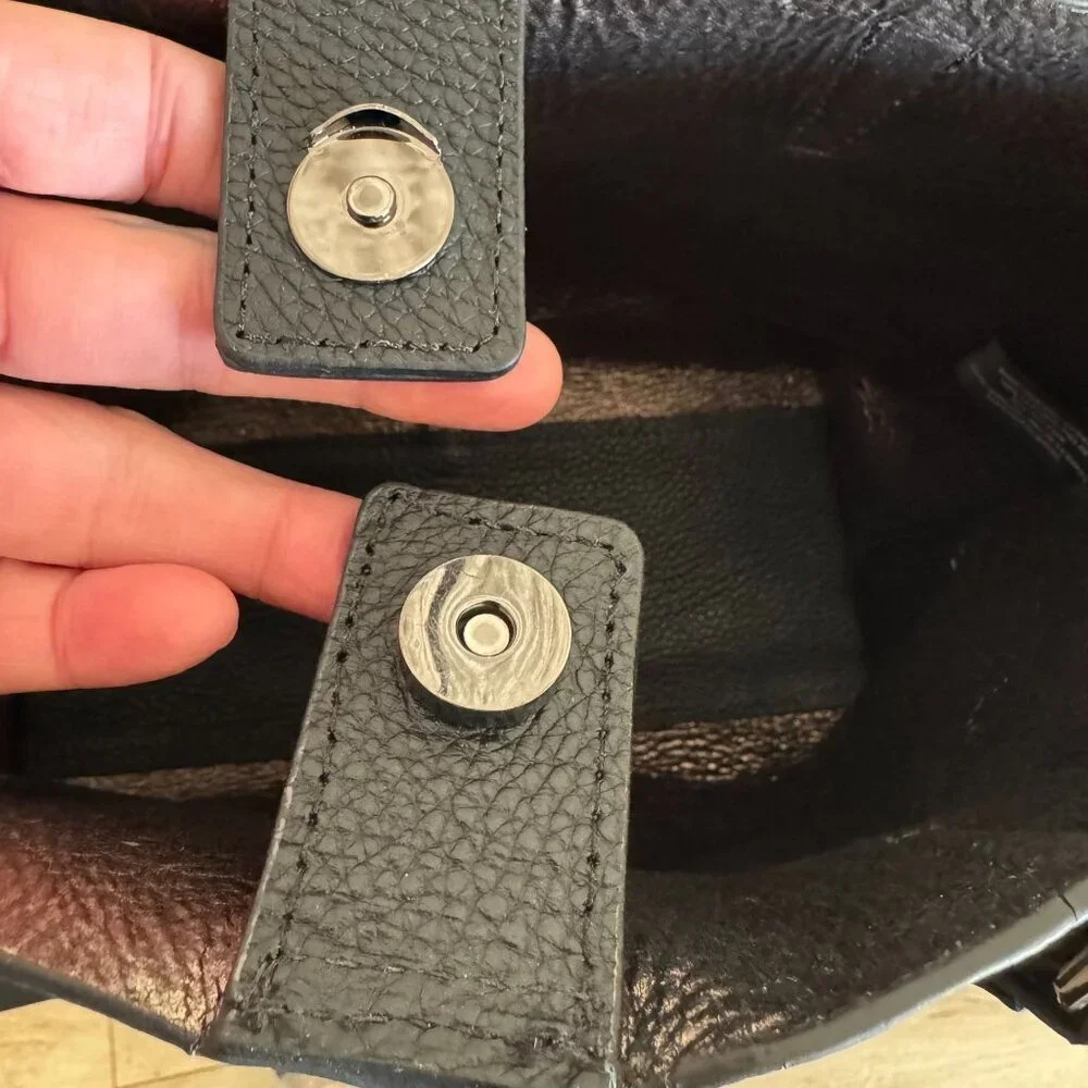 Botkier depth medium black
