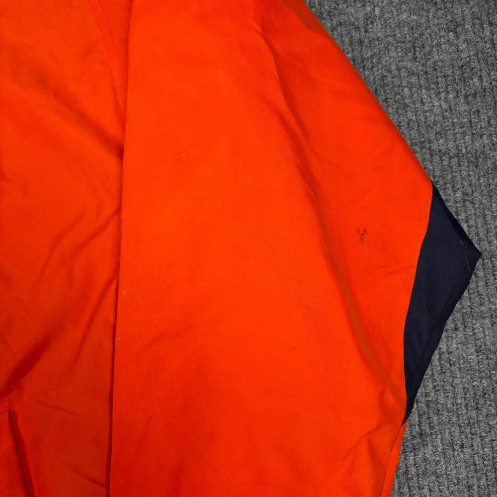 Vesi Sportswear details please