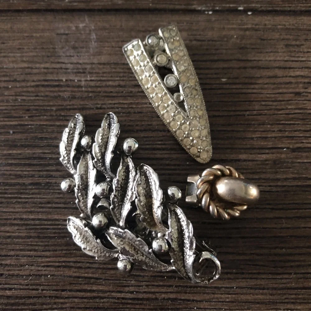Vintage single sliver & white clip on earrings 3ct.