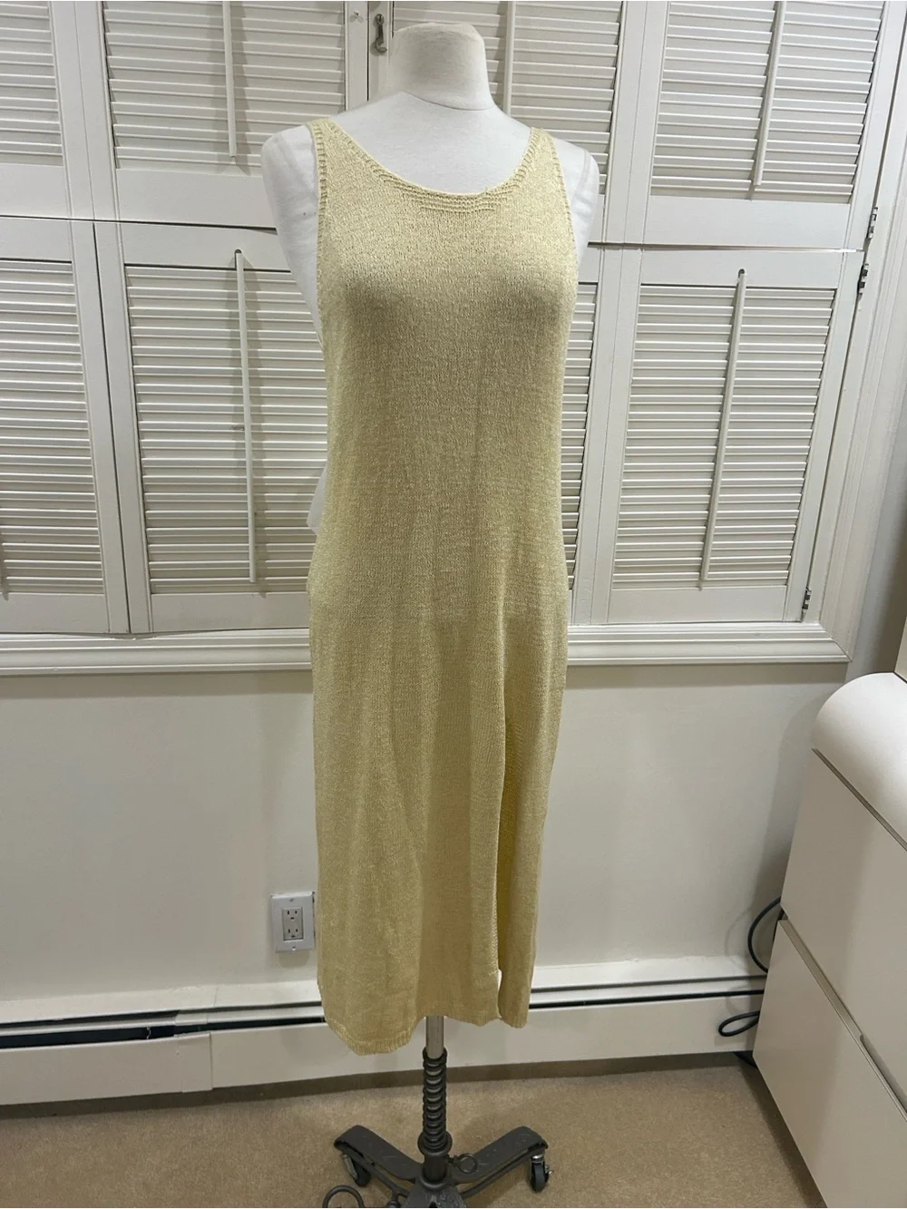 N/A light yellow