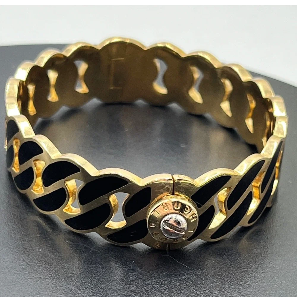 Henri Bendel Black Enamel Gold Tone Curb Chain Hinged Bangle Bracelet Clasp