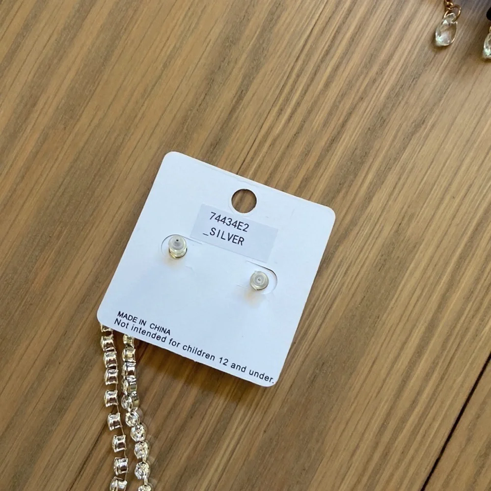 Fashion Nova comes earrings
