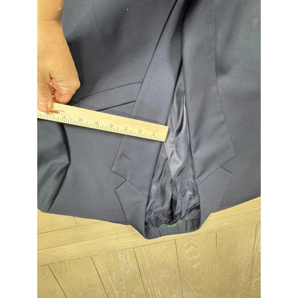 Brooks Brothers features brand button