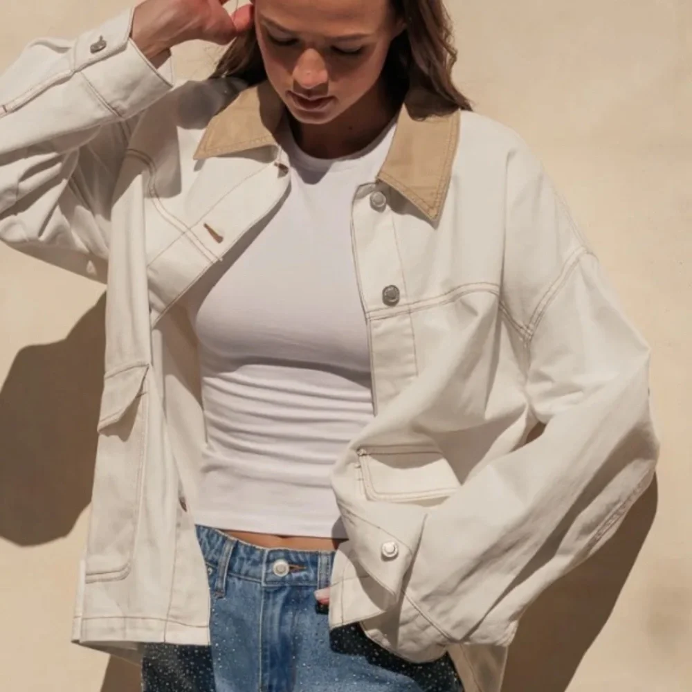 CREAM DENIM BARN JACKET WITH BROWN COLLAR!! Adorable!!! L