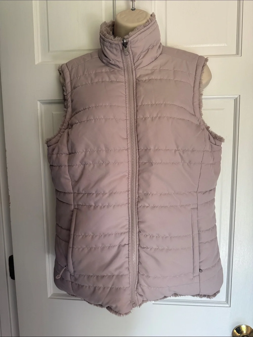 Reversible vest puffer / faux fur