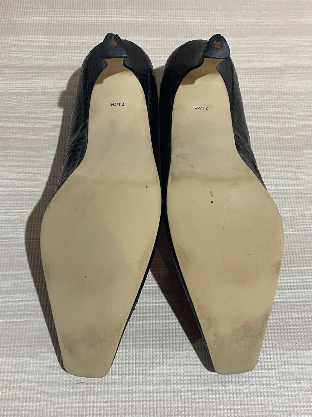 Karen Scott sleek pointed