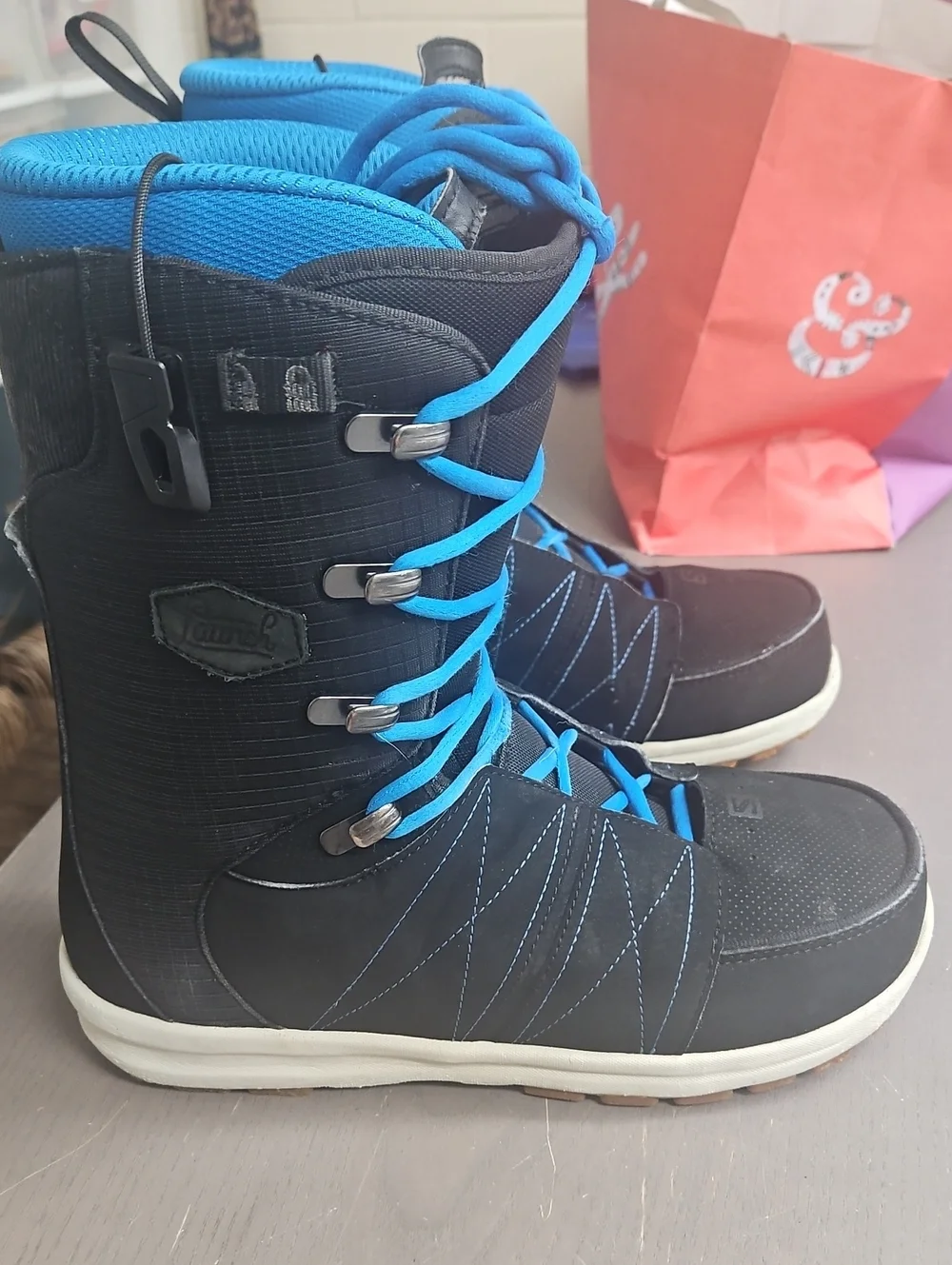 Salomon Launch Lace Sj  Snowboard Boots with Bright Blue Laces