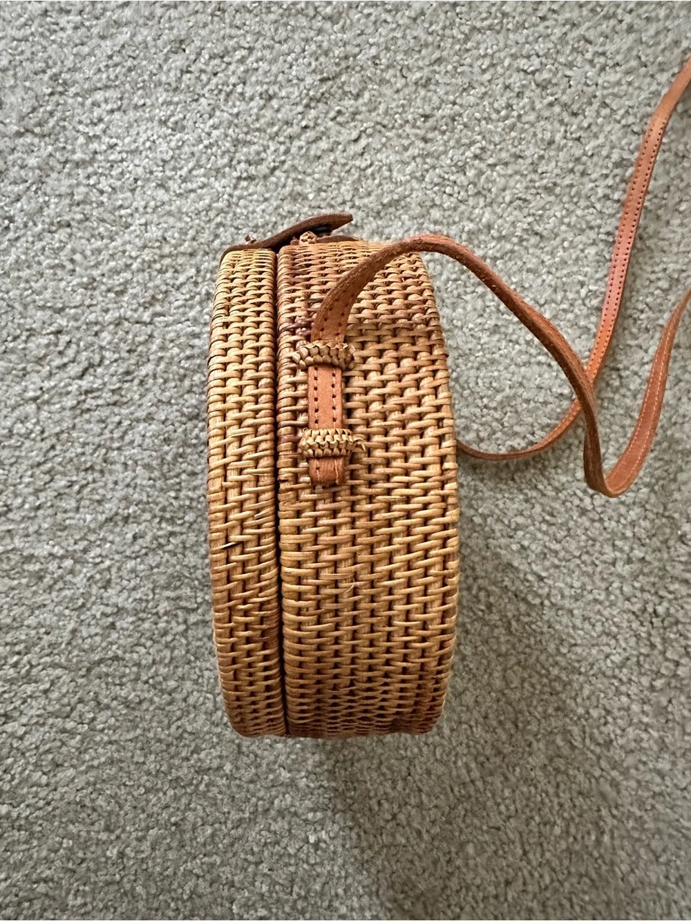 N/A stylish round