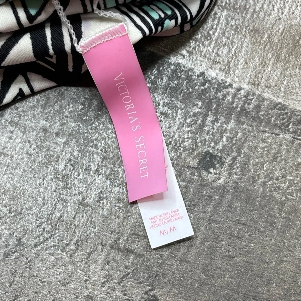 Victoria’s Secret Geometric Design Bikini Bottom size Medium