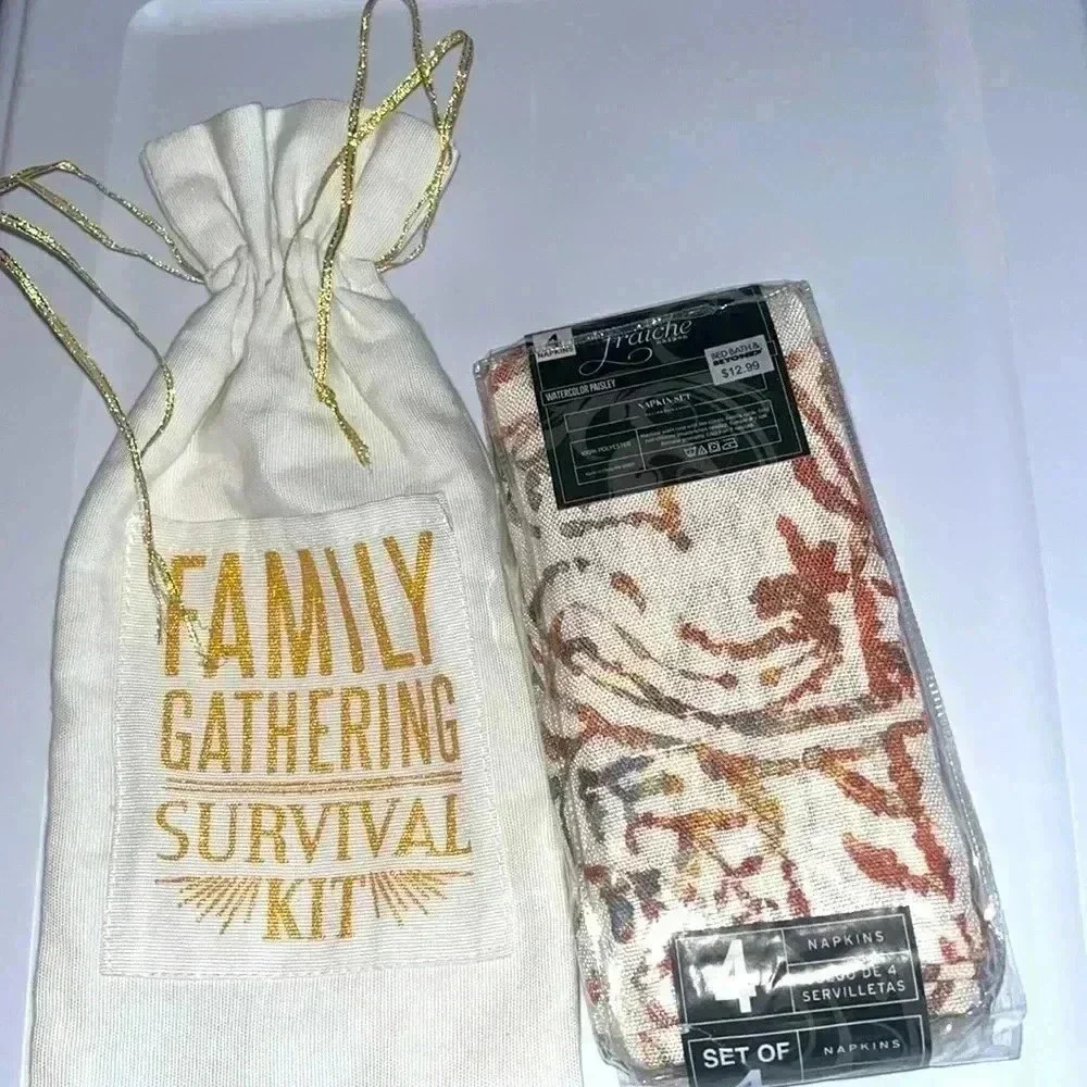 🆕 A Set of Four Cloth Napkins and A Cloth Wine Bottle Covering