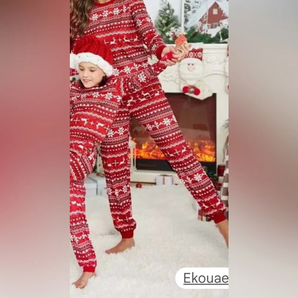 Ekouaer embrace festive