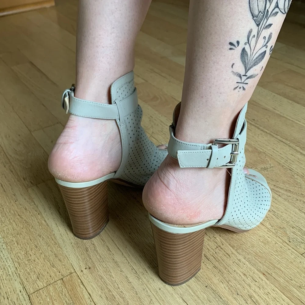 Sam Edelman Emmie Buckle Heels gray leather Size 9