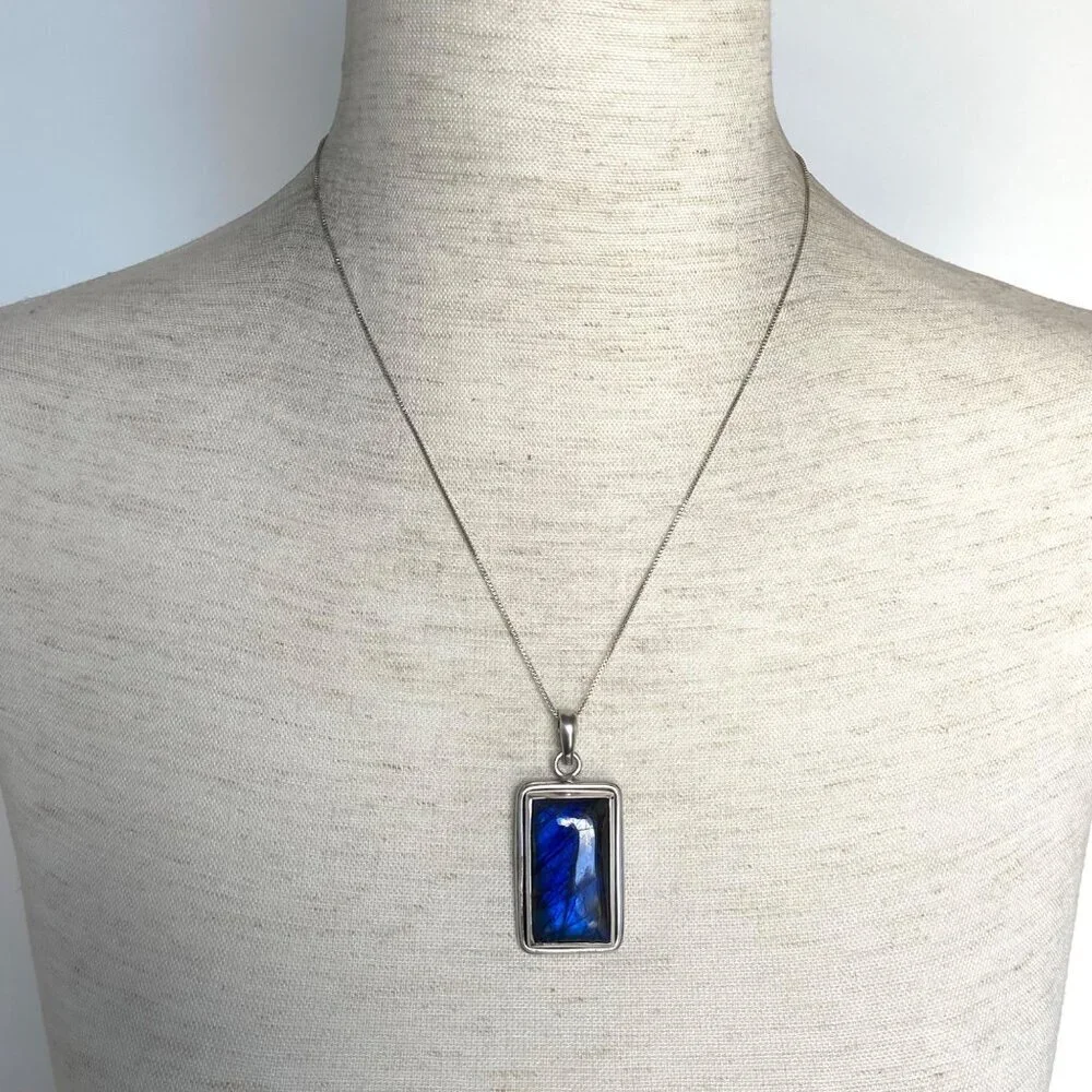 Sterling Silver 925 Bezel Set Blue Flash Labradorite Pendant Necklace 18