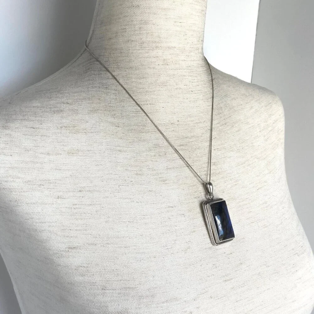 Sterling Silver 925 Bezel Set Blue Flash Labradorite Pendant Necklace 18