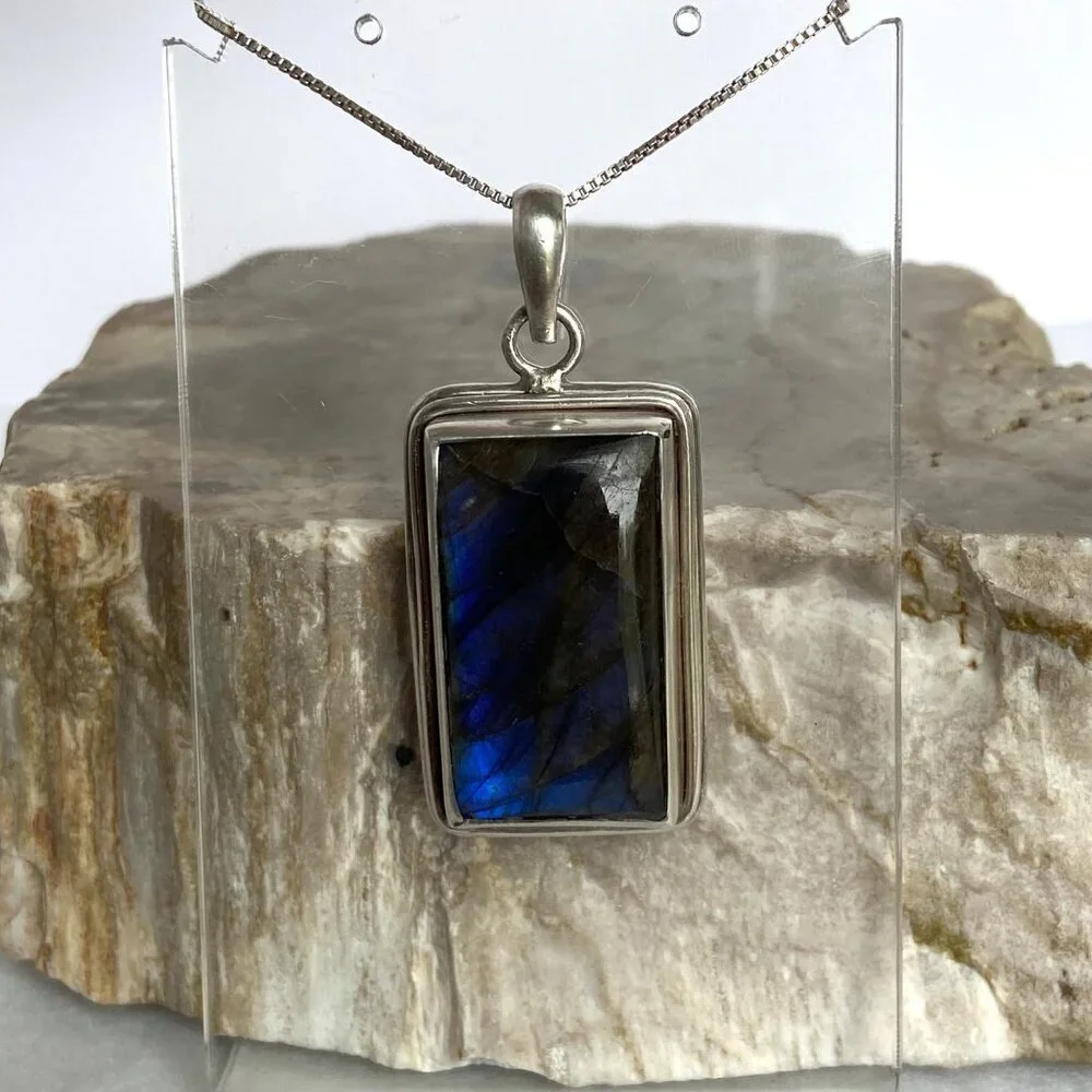 Sterling Silver 925 Bezel Set Blue Flash Labradorite Pendant Necklace 18