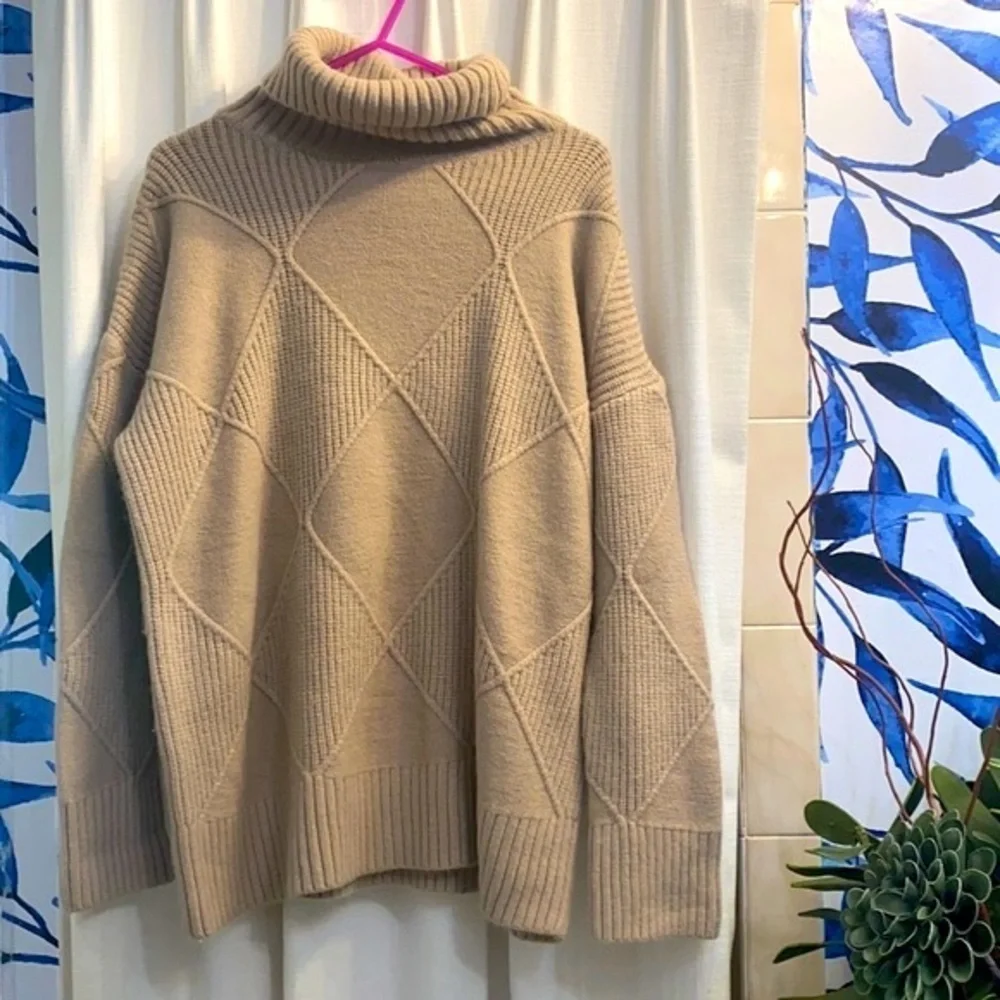 Women’s Main Strip Heavy Turtle Neck Sweater Size Medium