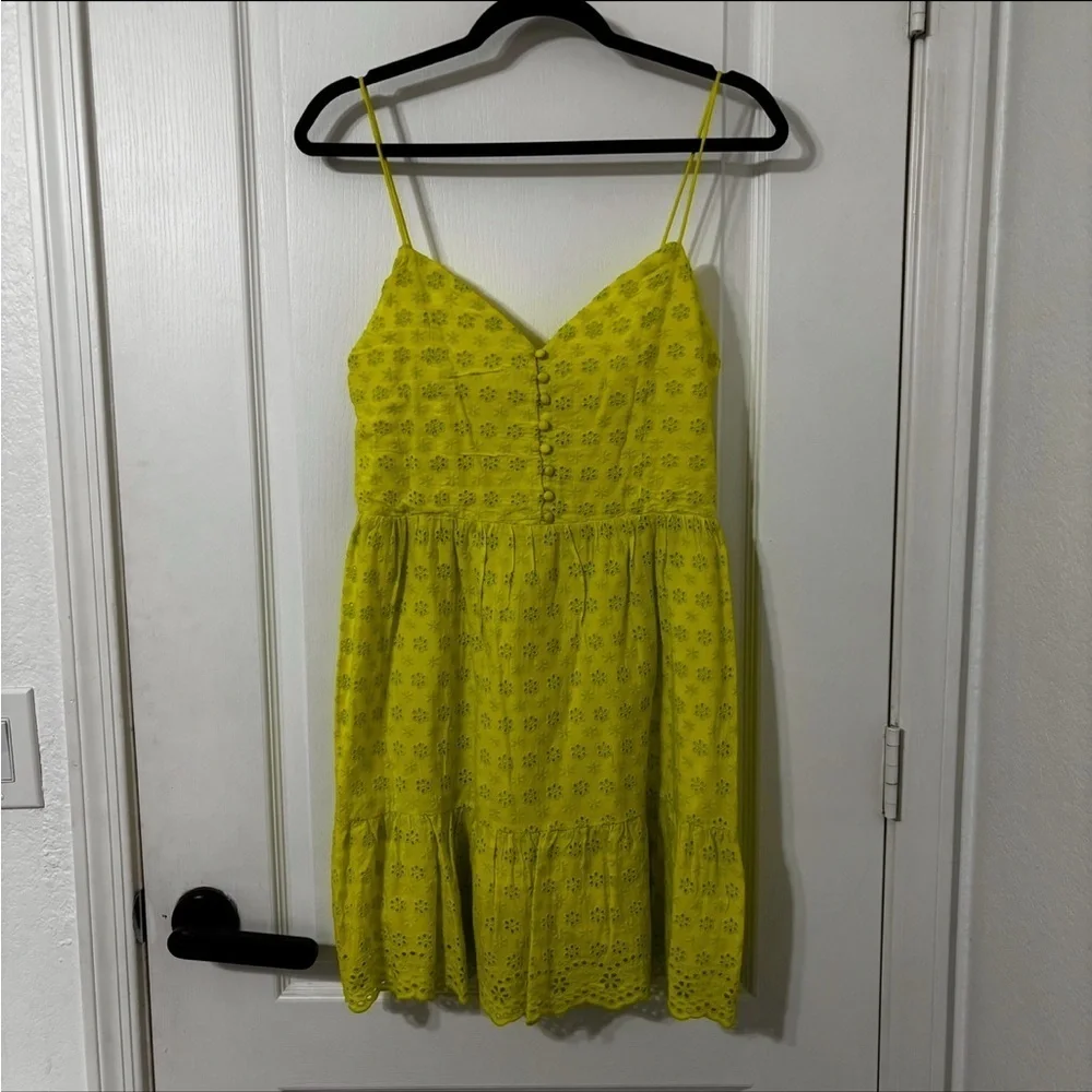 Alice + Olivia questions leave
