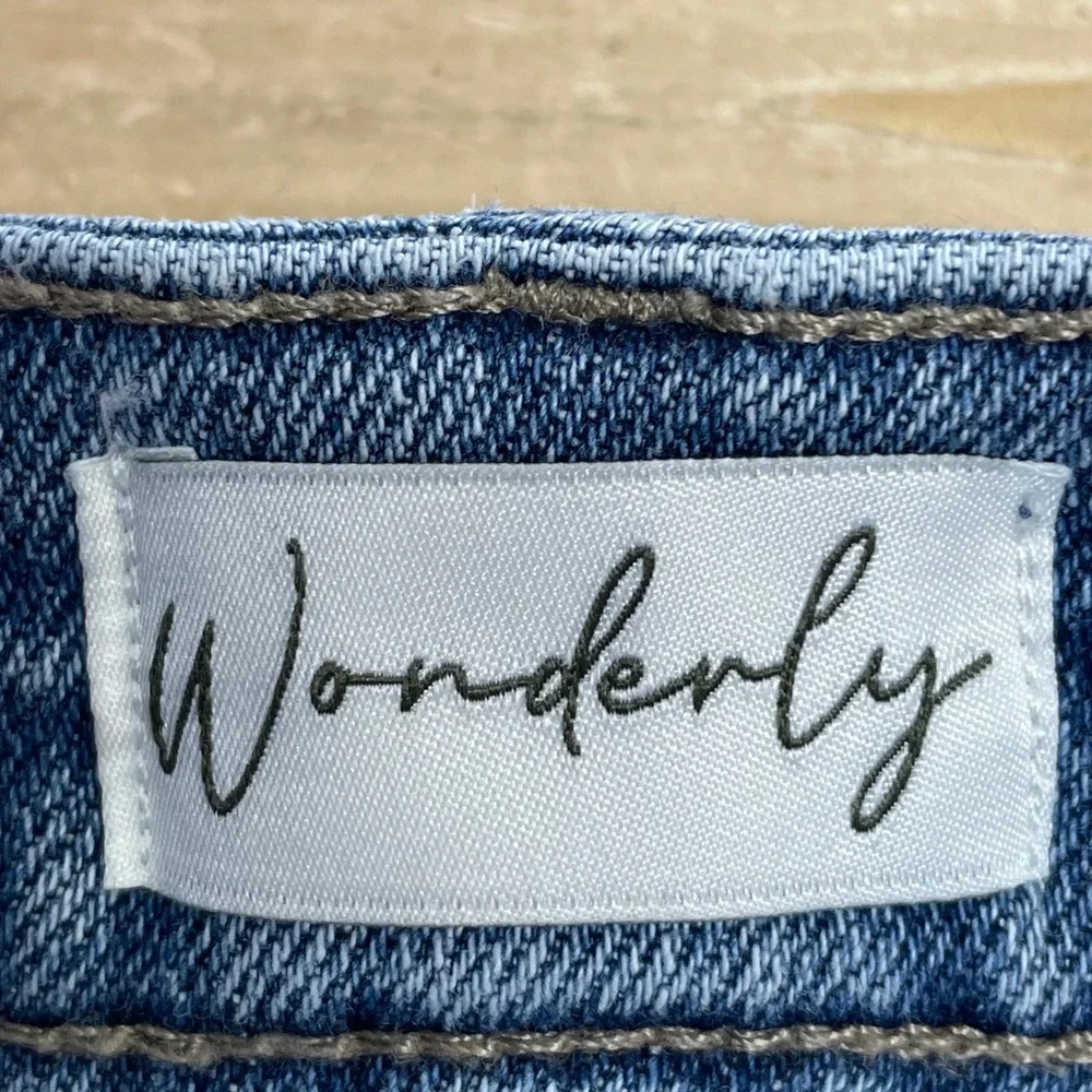 Wonderly walking fading school