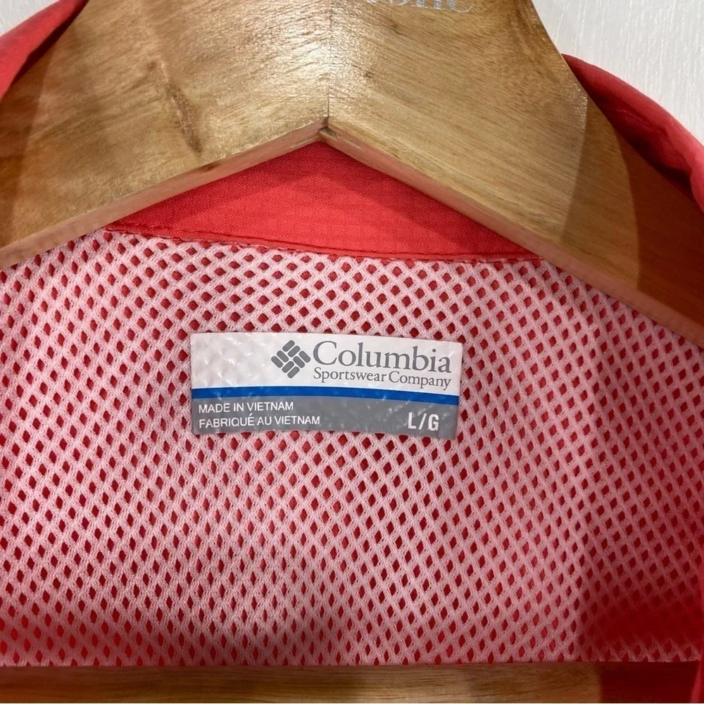 Columbia lightweight sportswear