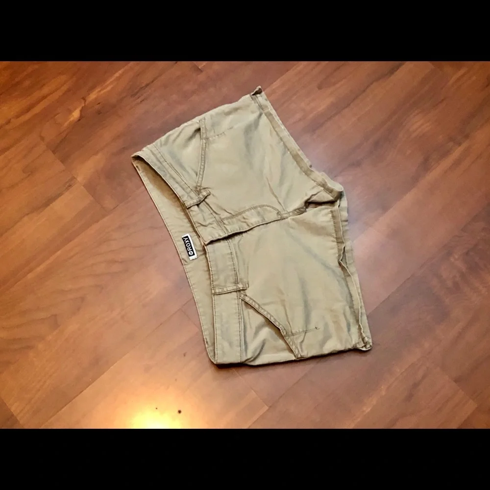 Roxy tan shorts