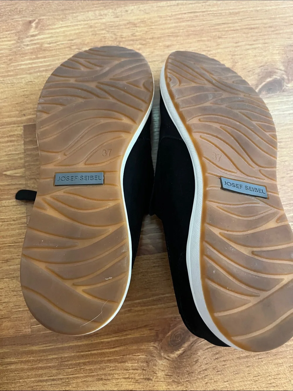 Josef Seibel casual slip